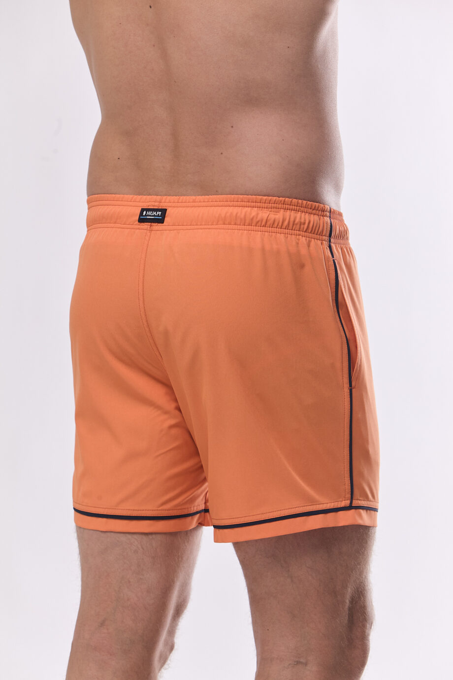 Short liso con vivo lateral