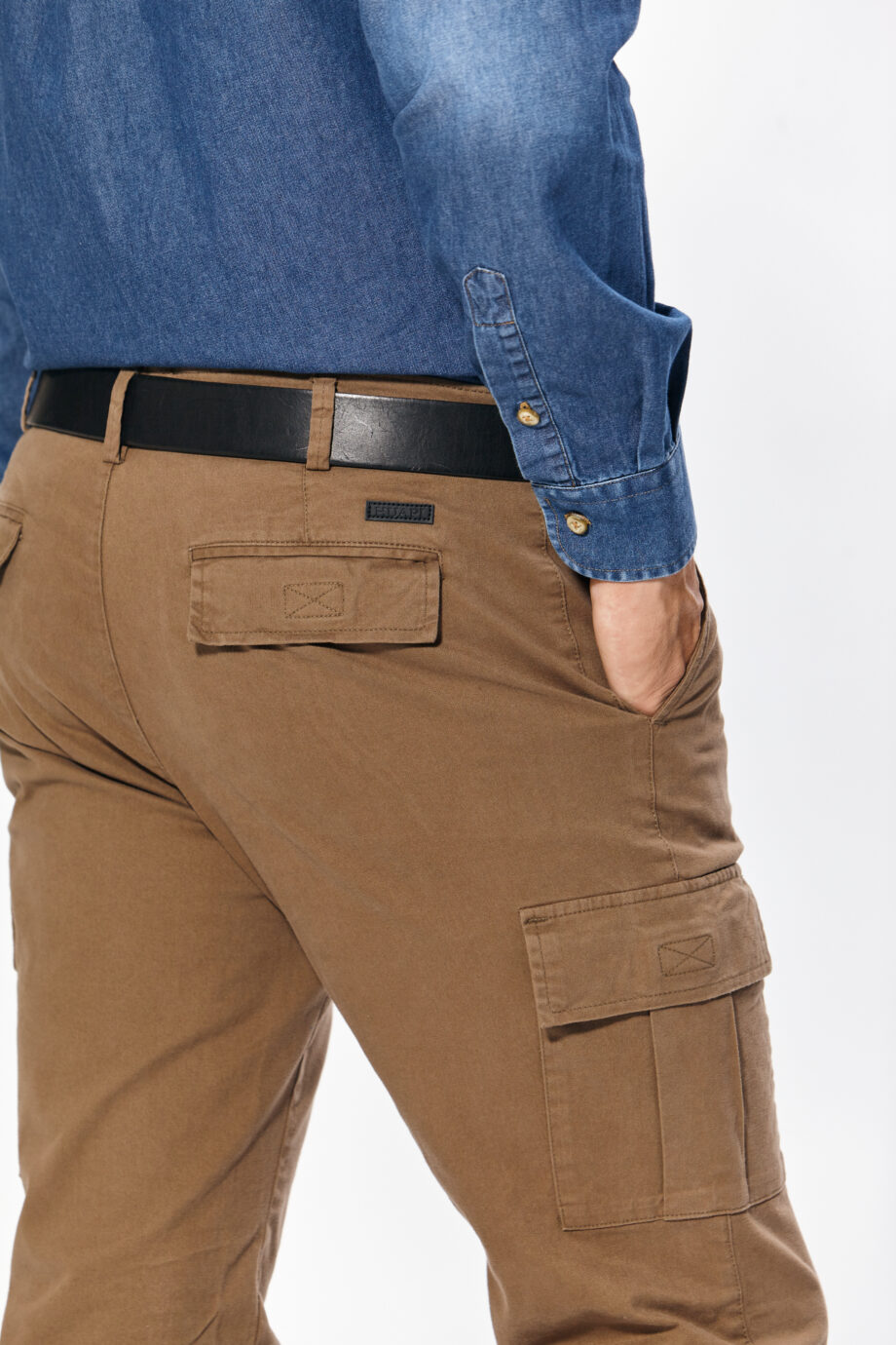 Pantalón cargo de gabardina