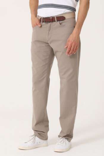 Pantalón corte jean regular fit de gabardina