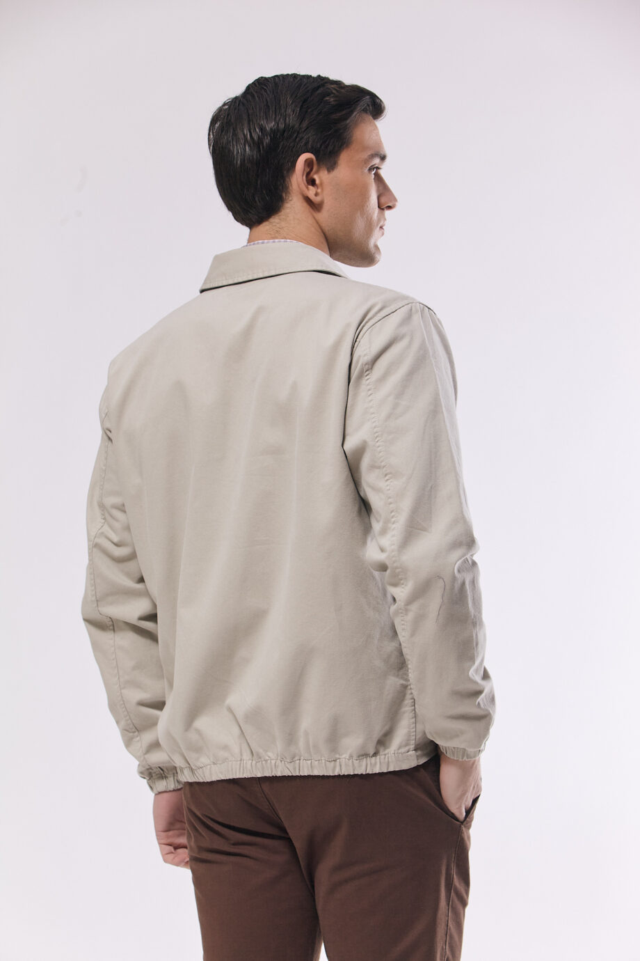 Campera corta de gabardina