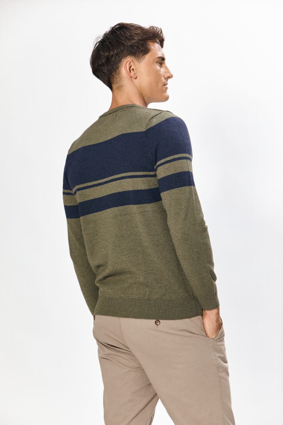 Sweater cuello O rayado