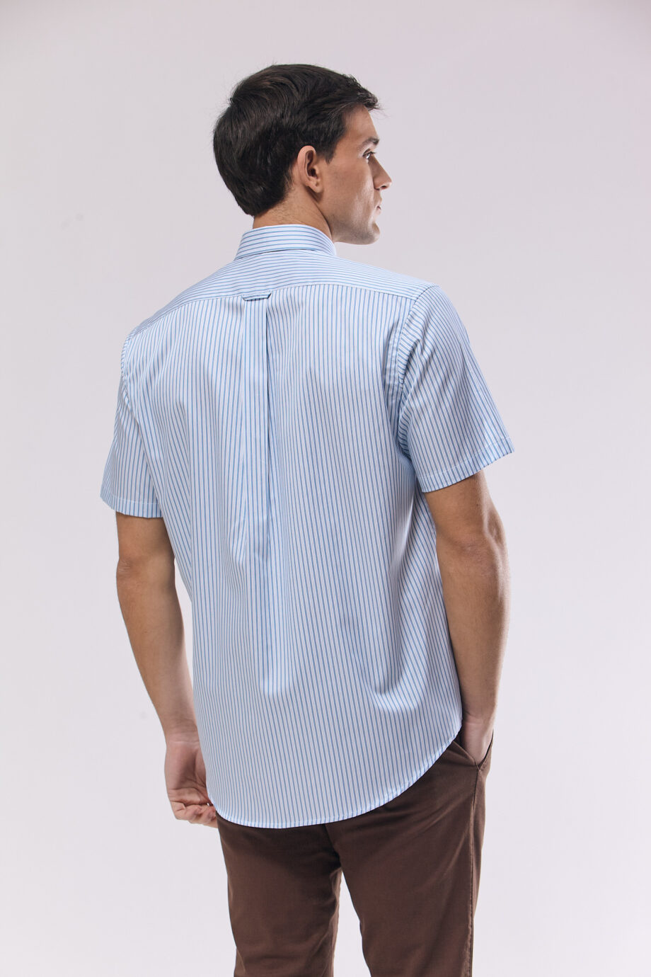 Camisa regular fit a rayas