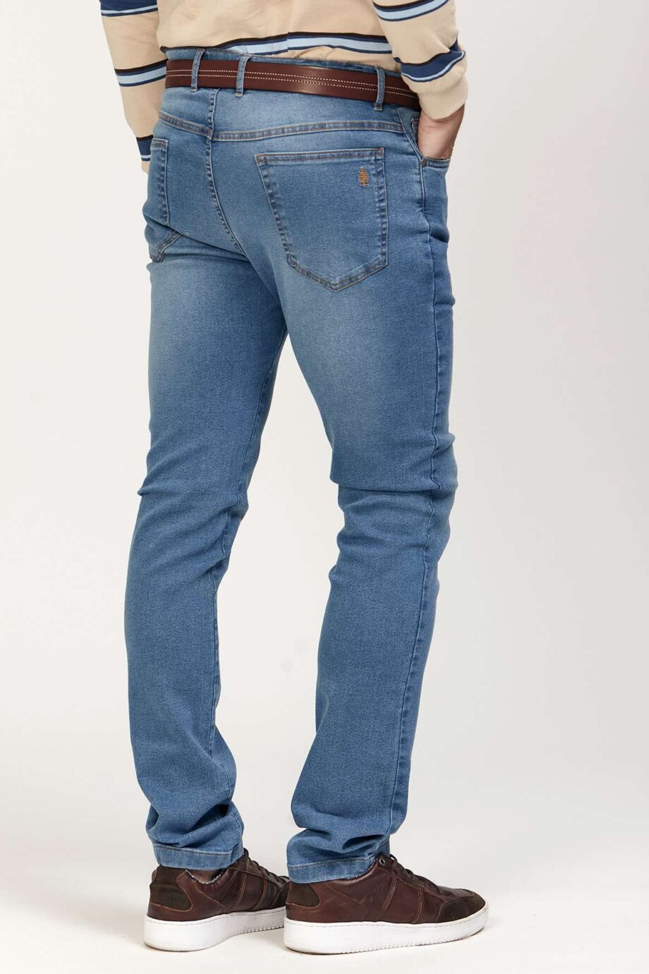 Jean regular fit localizado