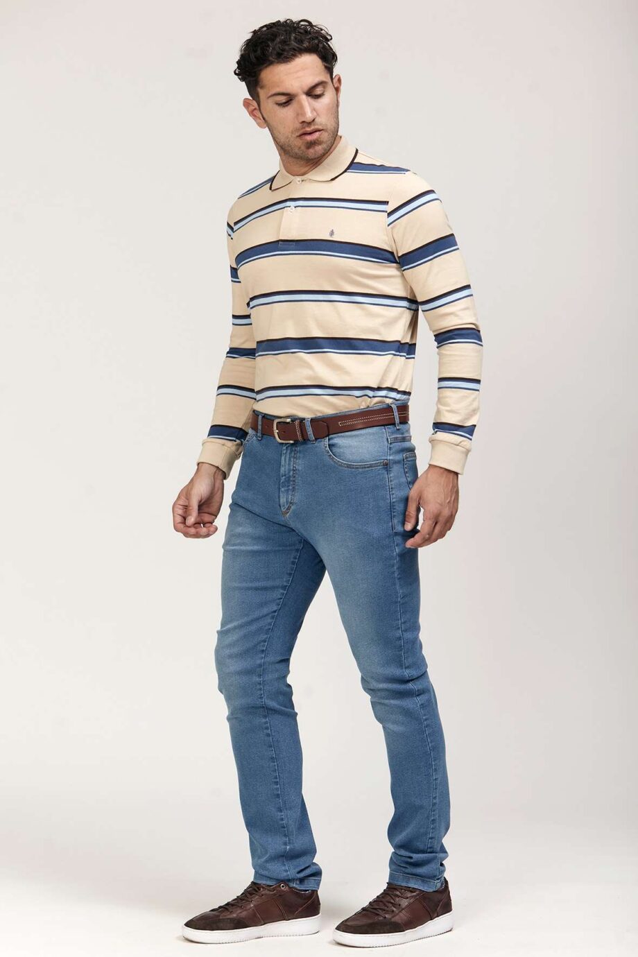 Jean regular fit localizado